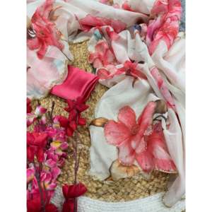 Hermoso Sari de Chifón 100% Seda con Estampado Floral y Adornos de Diamantes para Fiestas y Ocasiones Especiales - Product Image 5
