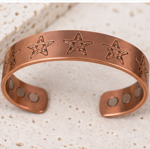 Brazalete Terapéutico Magnético de Cobre Puro con Estrella de Cinco Puntas Grabada, Hecho a Mano, con Relieve, Joyería de Lujo - Product Image 2