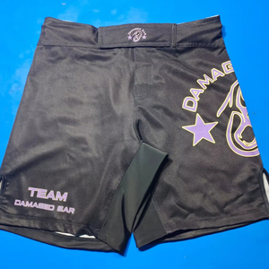 Shorts de Muay Thai en tissu respirant, idéaux pour les activités de fitness et d'entraînement pour hommes, service OEM disponible. - Product Image 1