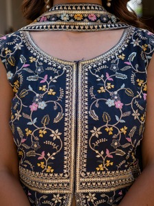 ชุดเสื้อท็อปแฟชั่นพร้อมผ้าคลุมไหล่แบบพาลาซโซ ผ้าจอร์เจตต์พรีเมียมลายดาว พร้อมงานปักหนัก สำหรับงานแต่งงาน ฤดูกาลงานแต่งงาน ส่งออกจำนวนมากจากอินเดีย - Product Image 2