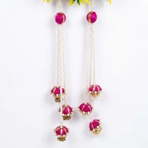 Décoration murale traditionnelle en forme de lotus rose avec des pompons en perles et un motif floral pour la décoration de mariage - Product Image 5