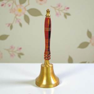 กระดิ่งทองเหลืองพรีเมียม ด้ามจับไม้ เสียงดังคลาสสิก เหมาะสำหรับพิธีกรรม วัด บ้าน ตกแต่งสำนักงาน โต๊ะทำงาน และใช้ในโรงเรียน - Product Image 1