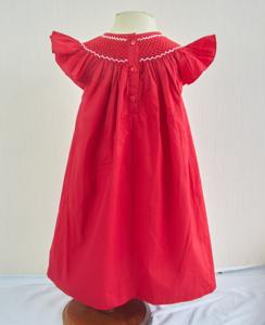 Robe rouge pour bébé avec manches bouffantes et smocks faits main |   Robe pour bébé brodée à la main avec smocks |   Vêtements pour bébés en gros OEM - Product Image 2