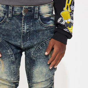 กางเกงยีนส์ทรงตรงสไตล์ลำลองสำหรับเด็กผู้ชาย ผลิตจากผ้าฝ้ายผสมเนื้อนุ่ม สำหรับการสั่งซื้อจำนวนมาก / ดีไซน์คุณภาพสูงพร้อมห่วงร้อยเชือก - Product Image 4