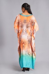 Caftán con estampado de tigre y leopardo para mujer – Vestido maxi tipo kimono con degradado de naranja a turquesa - Product Image 3