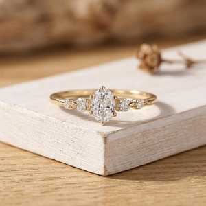Bague de mariage pour femme en or massif avec cinq diamants ovales et ronds de laboratoire, pureté E, VVS, taille ovale, certifiée IGI - Product Image 1