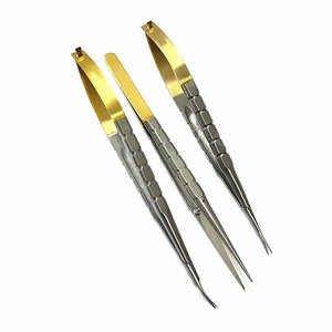 Ensemble d'instruments hospitaliers Castroviejo : porte-aiguilles micro, ciseaux, pinces – 3 outils fiables fabriqués au Pakistan - Product Image 1