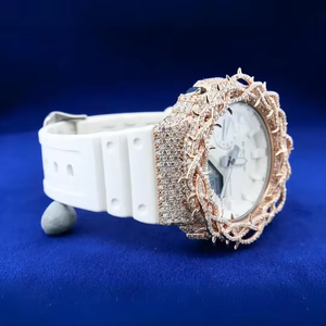 Reloj de Pulsera de Lujo con Incrustaciones de Diamantes, Correa de Caucho de Alta Calidad, Detalles de Diamantes, Pantalla Dual Analógica y Digital, Diseño de Corona en Oro Rosa - Product Image 3