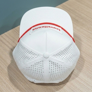 Casquette de golf personnalisée à 5 panneaux perforée découpée au laser avec broderie tissée en corde de golf, marque privée OEM, faible MOQ - Product Image 4