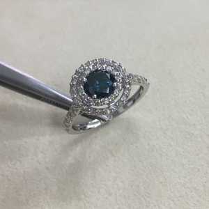 Anillo de Compromiso y Boda con Diamante Natural Blanco y Azul de Corte Redondo de 1.26 Ct para Mujer, Plata de Ley 925, Venta al Por Mayor - Product Image 3
