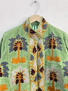 Veste courte bohème en velours brodé Suzani vert clair pour femme, style ethnique, ouverte sur le devant, création de designer - Product Image 3
