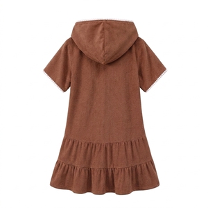 Robe de plage à capuche pour filles avec logo personnalisé, 100 % polyester, manches courtes, fermeture éclair sur le devant, ourlet à volants, tenue de plage et de piscine mignonne, fournisseur - Product Image 3