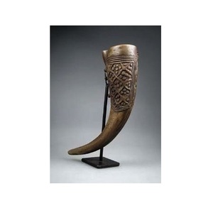 Mug à boire traditionnel fait main en corne avec support, tasse en corne viking naturelle pour bière, hydromel, festivals et événements - Product Image 6