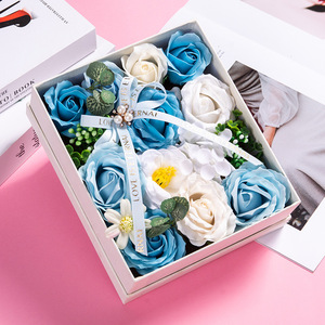 Boîte cadeau de luxe LANJO en forme de cœur avec bouquet de roses en savon fait main - Réutilisable, non toxique, durable - Product Image 2