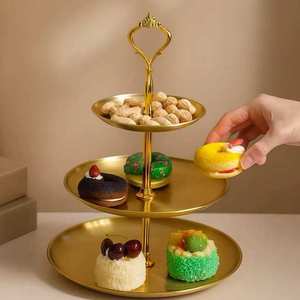 ถาดเสิร์ฟขนมแบบมีชั้นสีทอง  แท่นวางขนมหวาน  ชั้นวางเค้ก 3 ชั้น  ชั้นวางขนมโลหะ  ชั้นวางสำหรับน้ำชายามบ่าย  ชั้นวางสำหรับงานเลี้ยงน้ำชา - Product Image 4