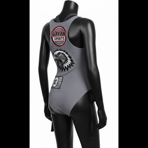 ชุดว่ายน้ำผู้หญิง ผ้าโพลีเอสเตอร์ผสมสแปนเด็กซ์ ยืดหยุ่นสูง 225 GSM สีเทาควันบุหรี่ สายรัดสีดำ พิมพ์ลายโลโก้บนแผง - Product Image 6