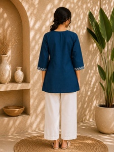 Ensemble Kurti en coton brodé bleu pour femmes avec pantalon palazzo blanc, tenue décontractée ethnique, coupe ample, toutes saisons - Product Image 2