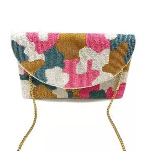 Bolso de mano artesanal de cuentas de vidrio con bordado abstracto colorido, forma rectangular, para fiestas. - Product Image 2