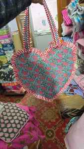 Sac fourre-tout pour femme en coton doux matelassé multicolore à volants, personnalisé, avec fermeture éclair, idéal pour l'été - Product Image 3