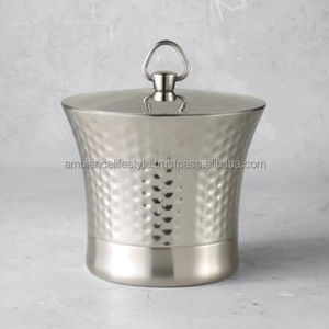 Cubo de hielo metálico de calidad profesional con cuerpo aislado y juego de pinzas, ideal para bares, hoteles y restaurantes. - Product Image 5