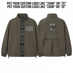 Chaqueta Cortavientos Premium para Hombre, Tela de Lona de 145 GSM, Color Verde Oliva Sólido en la Parte Delantera, Solapa para Tormentas, Logotipo con Cinta Tejida, OEM ODM - Product Image 1