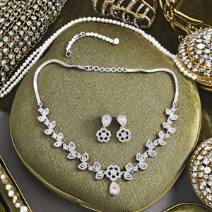 Elegante Juego de Joyas de Novia con Diamantes Completos, Nuevo Collar y Aretes Plateados Brillantes para Bodas, Aniversarios y Vestidos de Noche - Product Image 1