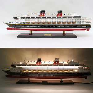 DIS.NEY MAGIC WITH LIGHTS Maquette de bateau de croisière américain en bois artisanal pour décoration de bureau, cadeau d'affaires, collection - Product Image 1