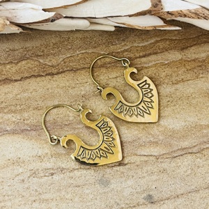 Último Diseño de Pendientes de Aro Geométricos Boho, Joyería Tribal de Latón para Mujer, Chapado en Oro de 18k, Diseño de Escudo Grabado, Venta al por Mayor/OEM/ODM - Product Image 6