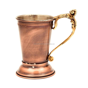 Taza de cobre puro con mango dorado perfecta para Bodas de cocina casera y eventos especiales pieza de artículos de bebida elegante y elegante - Product Image 1