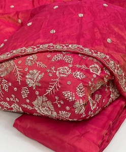 Tissu scintillant en pure soie, richement brodé, le plus vendu, pour vêtements de luxe, disponible à bon prix - Product Image 1