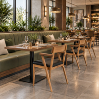 Table carrée en chêne avec piétement en métal noir, fauteuils en cuir PU, ensemble de salle à manger pour restaurant, personnalisable, OEM, vente en gros, Chine