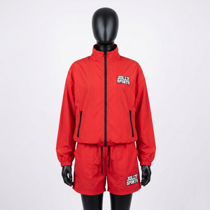 Ensemble coupe-vent court en nylon Taslon 125 GSM de qualité supérieure pour femme, rouge uni, avec patch brodé et logo personnalisé - Product Image 5