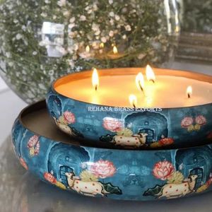 Bol Urli martelé traditionnel pour la décoration intérieure et les festivals, Diya flottant traditionnel en laiton et pot à fleurs, pour la décoration de la salle de Pooja - Product Image 1