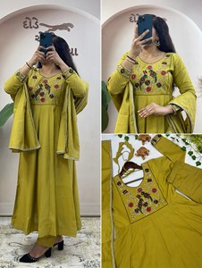 VISHNU K DESIGNS Ensemble Anarkali pur en soie Chanderi, broderie et travail manuel, style moderne, séchage rapide, longueur cheville, avec bas et dupatta - Product Image 5