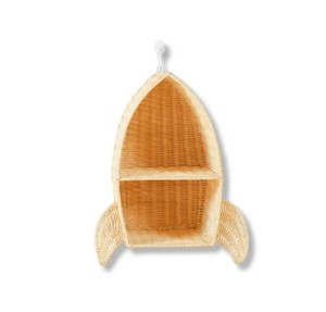 Étagère murale en rotin naturel artisanal en forme de fusée avec 2 compartiments à niveaux pour la chambre d'enfant, la crèche, le rangement à domicile - Product Image 1