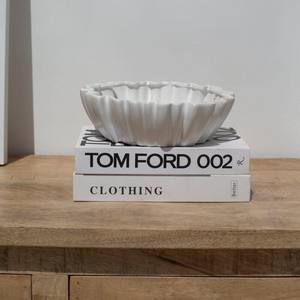 Buffet et meuble de rangement classique en bois Vandana Pebble Hexa pour des intérieurs modernes et élégants - Product Image 6