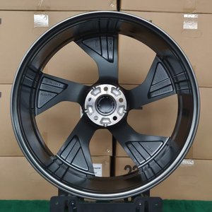 Rines de Aleación de Aluminio Fundido de 22 Pulgadas 5x112 ET36 Color Gris Metálico con Acabado Mecanizado, Rines de Repuesto para Audi Q8 E-<span class=keywords><strong>tron</strong></span> 2024 - Product Image 3