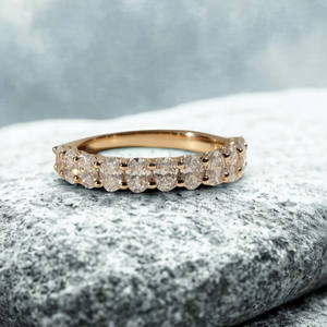 Elegante anillo clásico de boda o aniversario de diamante cultivado en laboratorio de corte ovalado para mujer, joyería fina - Product Image 1