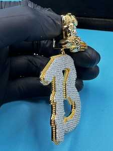 Colgante de Lujo con Letra B, Chapado en Oro de 18K, Moissanita Redonda de Corte Brillante, Estilo Hip Hop, Unisex - Product Image 3