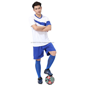 Ensemble de vêtements de sport de football de qualité supérieure, respirant, 100% polyester, personnalisable, maillot et short de football pour la nouvelle saison 2024 - Product Image 5