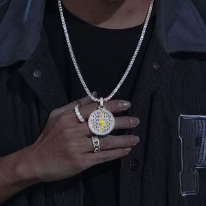 Colgante con temática de hip-hop plateado con microincrustaciones de cristal de imitación, dije redondo, regalo de joyería de moda para hombre - Product Image 1