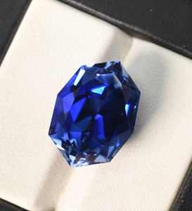 Saphir bleu royal de laboratoire, taille fantaisie hexagonale 18x13 mm, 18,80 carats, pierre précieuse non montée pour la création de bijoux - Product Image 3