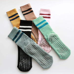 Chaussettes de football antidérapantes pour hommes, chaussettes respirantes écologiques avec grip, chaussettes de sport athlétiques pour le football, le basketball, le paddle-tennis - Product Image 5