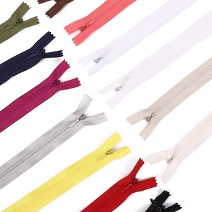 Fabricant en gros # Fermeture éclair invisible à glissière autobloquante à extrémités fermées, écologique, colorée, en nylon, avec logo personnalisé, en plastique - Product Image 3