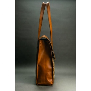 Sac fourre-tout classique en cuir véritable grande capacité pour femme LW – Sac de voyage et de shopping portable et tendance - Product Image 6