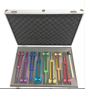 Ensemble de diapasons chakra : lestés, colorés, pour la sonothérapie, avec étui. - Product Image 2
