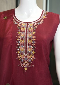 Nueva colección de vestidos casuales Kurti para damas, ideales para fiestas, disponibles a precios asequibles desde India para exportación. - Product Image 5