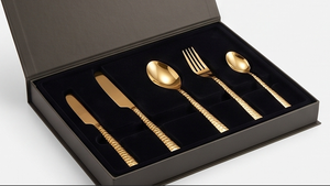 Ensemble de couverts modernes en or avec manches martelées, compatibles lave-vaisselle, pour mariage et usage en table - Product Image 6