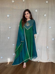 Traje Anarkali Tradicional Indio-Pakistaní Verde con Dupatta Bordada, Vestido Étnico para Mujer, Largo hasta el Tobillo, Corte Holgado - Product Image 3