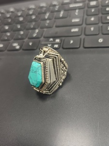 Boîte à main miniature avec compartiment secret pour bague en pierre précieuse pour homme, mini coffre-fort pour bijoux, cadeau unisexe. - Product Image 4